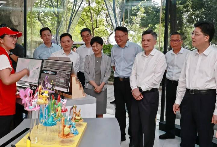 刘捷在杭州检查节日期间有关工作并看望慰问一线工作人员