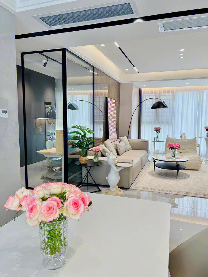 99平，温馨舒适，现代简约风。