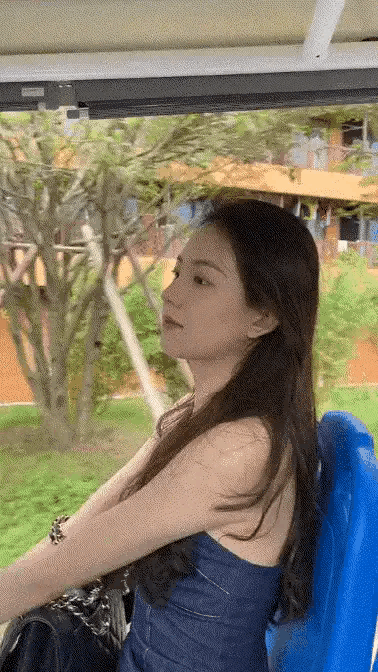 有一说一啊，我咋感觉这猩猩比美女更开心呢[思考]