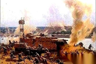 我就这么看着他，看了好多年。人家把舰队开到他家门口，全世界都等着他掀桌子。