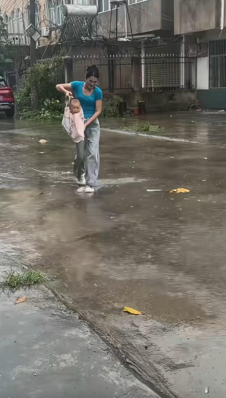 这应该不是亲生的