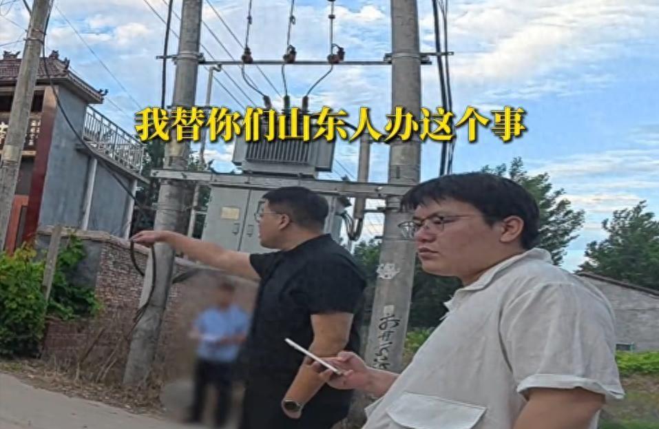 八百公里奔波，两瓶茅台撕开了一场网络善意的假面。我翻完整个事件，最先冒出来的