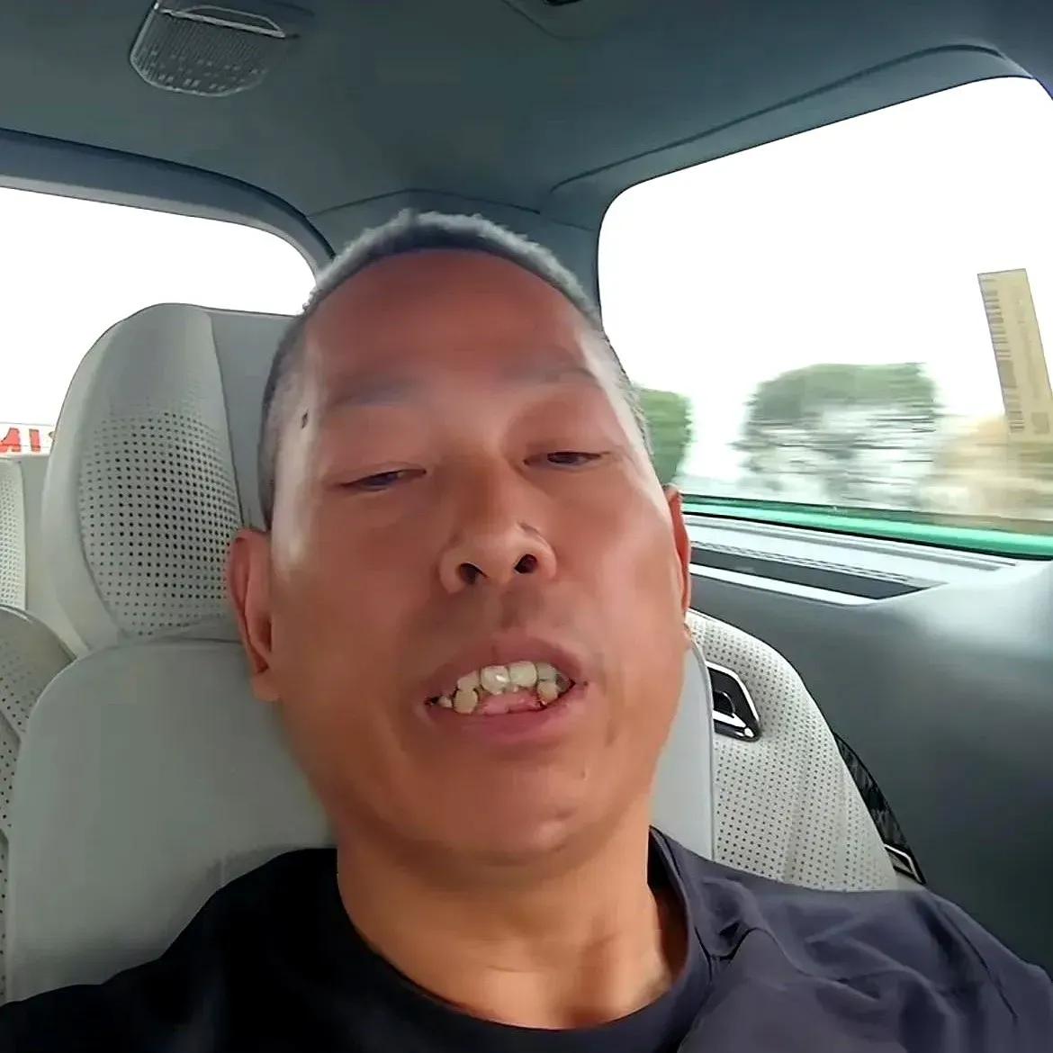 看哭了！张雪和师傅牙哥，原来心里都藏着一个造飞机的梦啊看哭了！张雪和师父牙哥