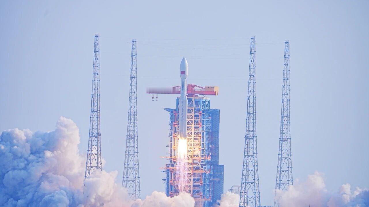 【我国航天成功发射卫星互联网低轨卫星】北京时间12月6日15时53分，我国在海