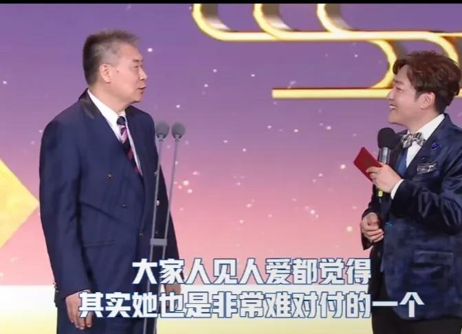 李爷爷太会说话了，这段话表面说莎莎是“刺头”，实际他欲扬先抑了，特意把话绕