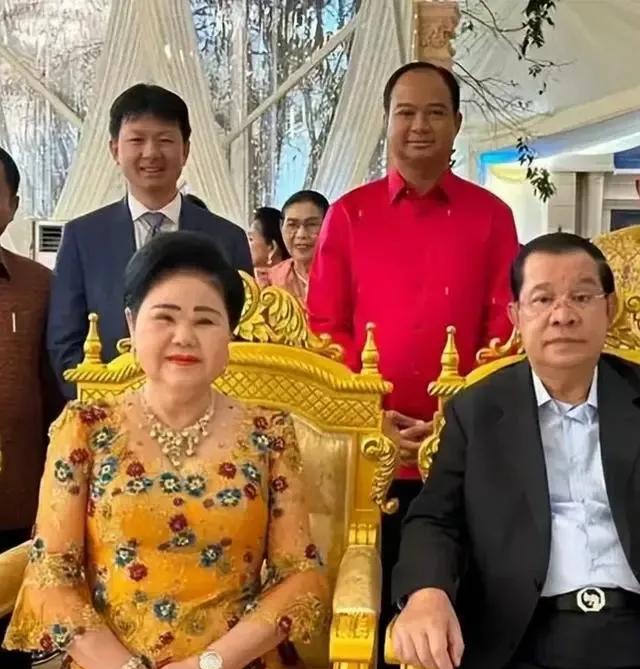 洪森老婆文拉妮是柬埔寨红十字会主席，也是柬埔寨目前唯一一个女亲王，洪森的五个子女