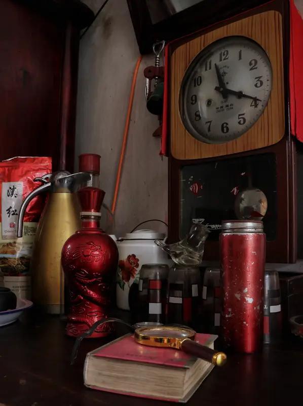 生活如茶，在淡然处品回甘。我们捧起眼前的温盏——不盼它来日更醇，只慢慢尝