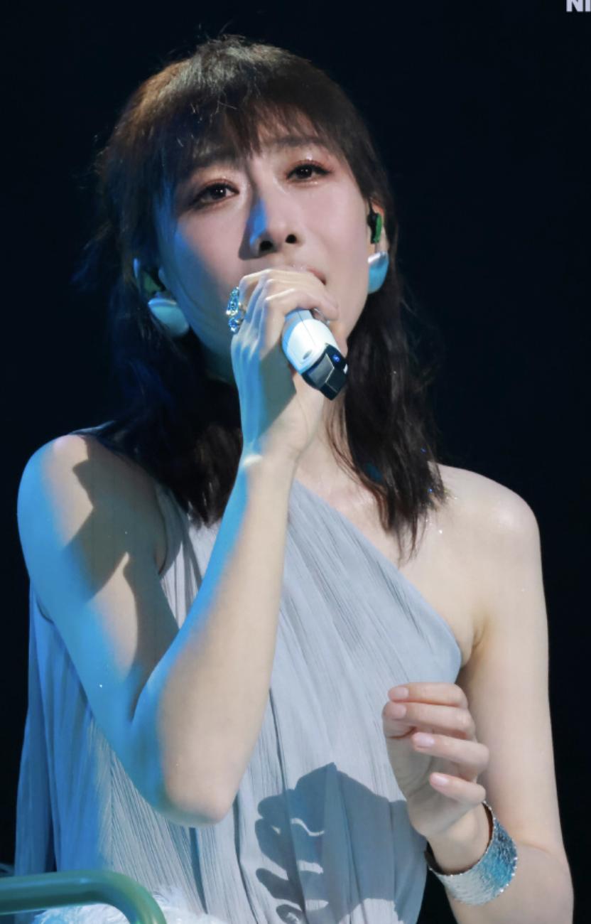 任素汐也不是专业歌手，为什么她开演唱会，大家没意见？原因很简单，那就是任素汐