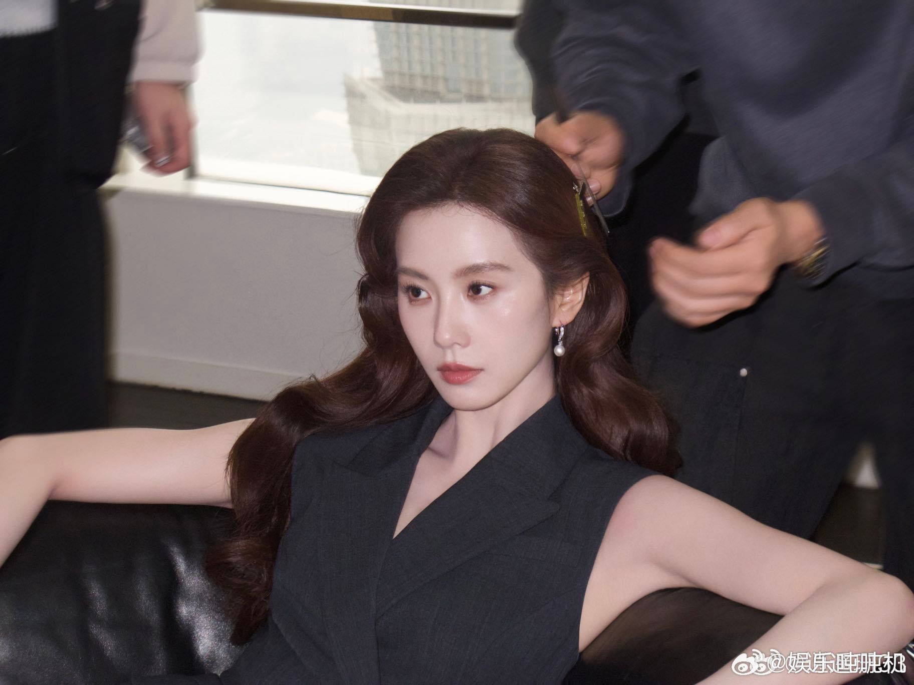 刘诗诗复古名伶既视感谁懂啊刘诗诗这身复古名伶既视感，高级感之神降临人间，曼妙得