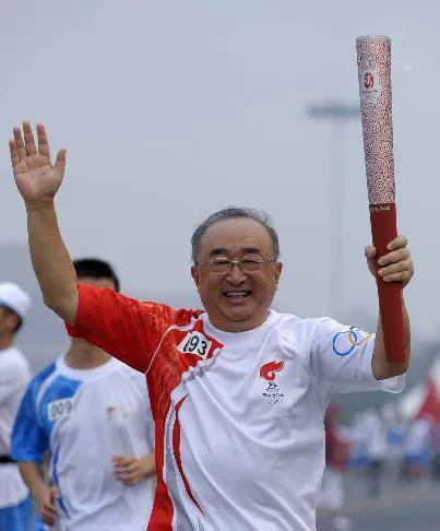 1988年解放军授衔时有一个正大军区级只被授予少将军衔，这人就是伍绍祖。1988