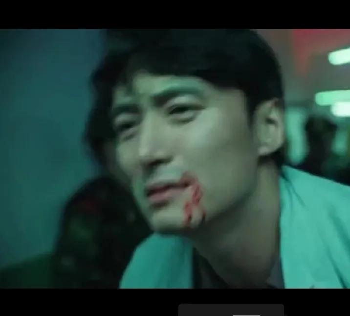 7.《扫毒风暴》。我是欧凡，我是内鬼。我追悔莫及。三年前的一天，我在一家餐厅被一