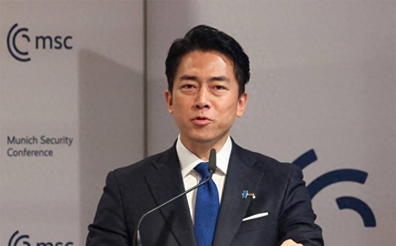 除夕夜，慕尼黑安全会上王毅外长说话了，日本首相高市早苗刚发完春节贺词。两边时间