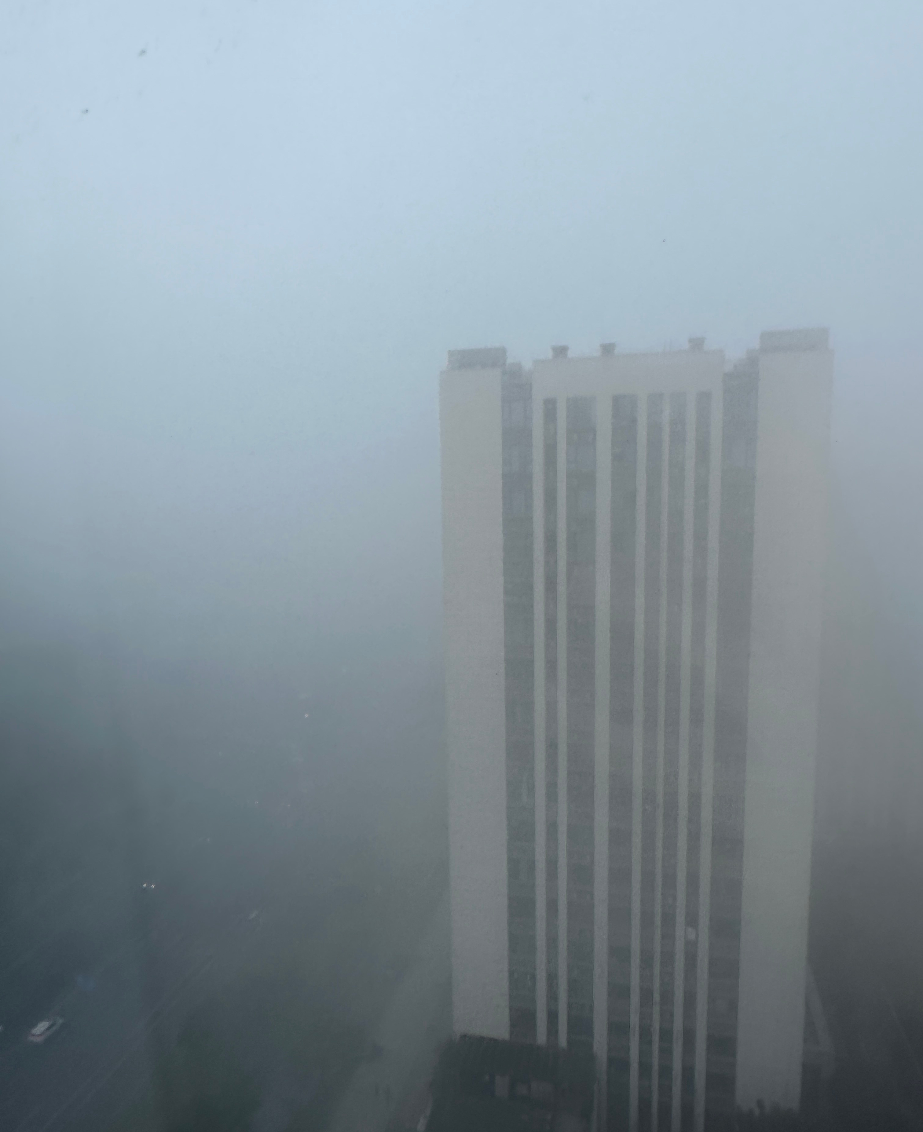 成都雾霾今天成都好大的雾啊‼️一觉起来以为自己误入仙境了大家的地方雾大吗？成