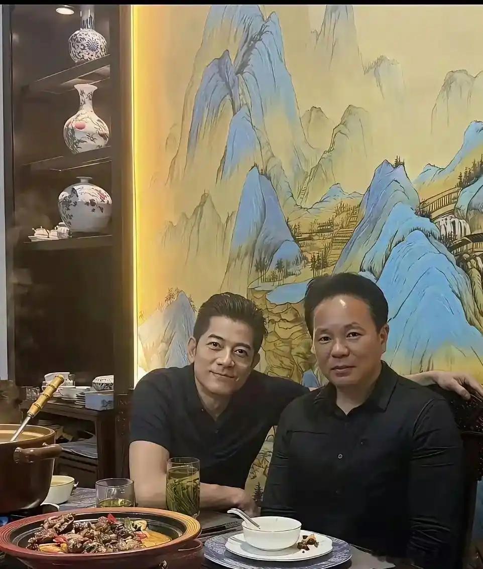 方媛的舅舅才是她的坚实后盾！每次她携郭富城返乡，都住舅舅家，众人只关注她天王嫂的