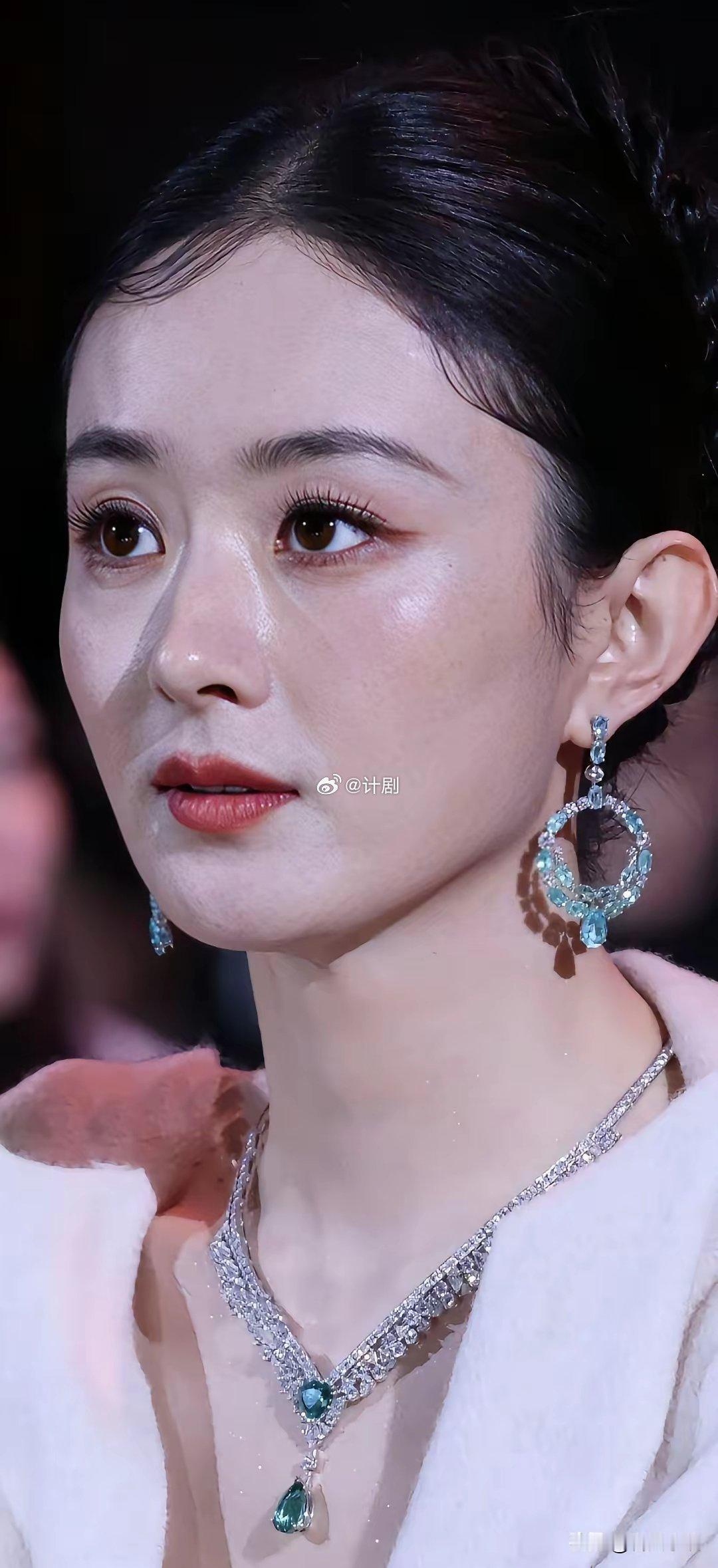 她是内娱“最拼命”的女演员，赵丽颖的来时路没有几个人敢走。为什么王一博对别的女演