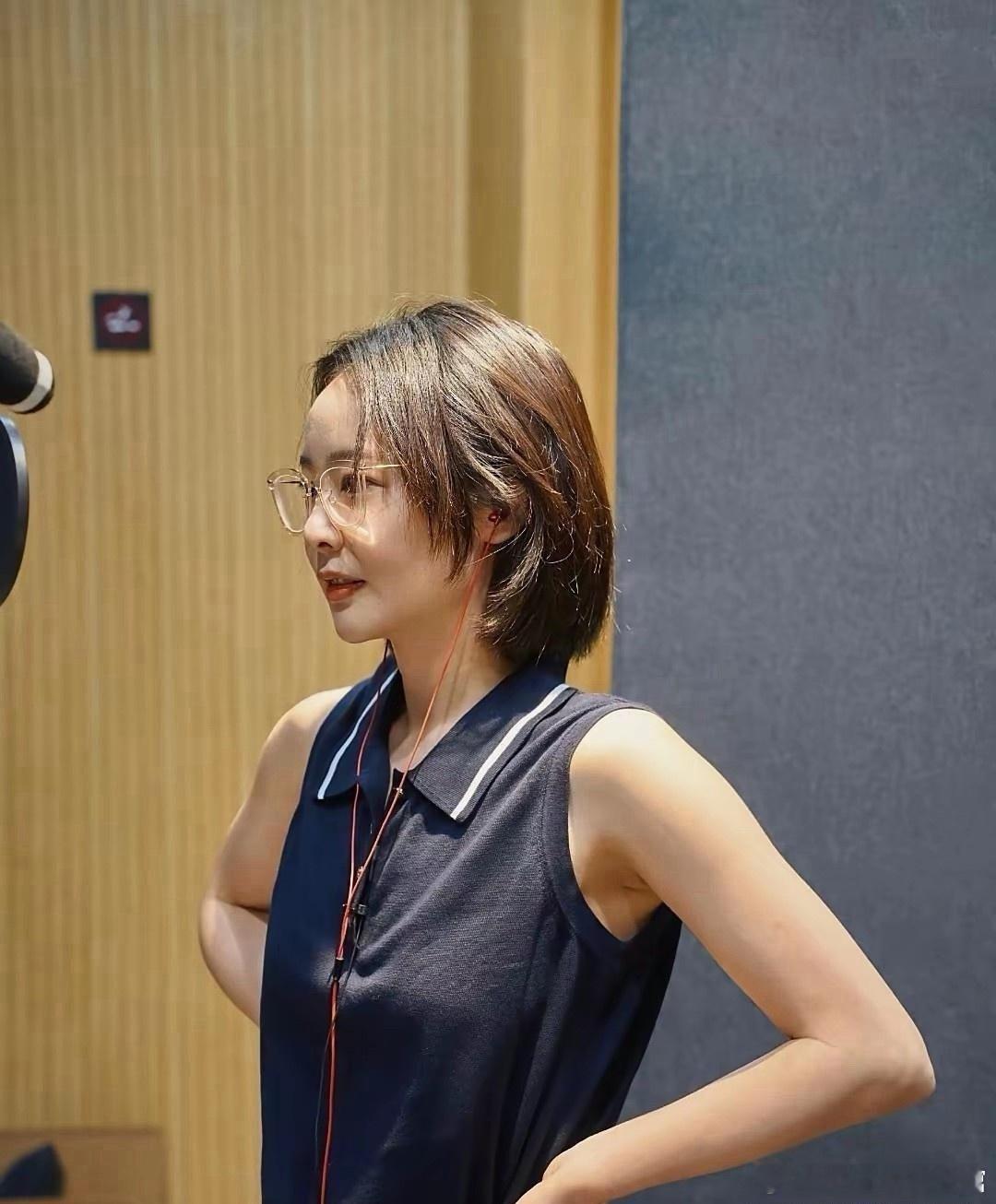 电视上看到一般般，真人巨美，还很随和！