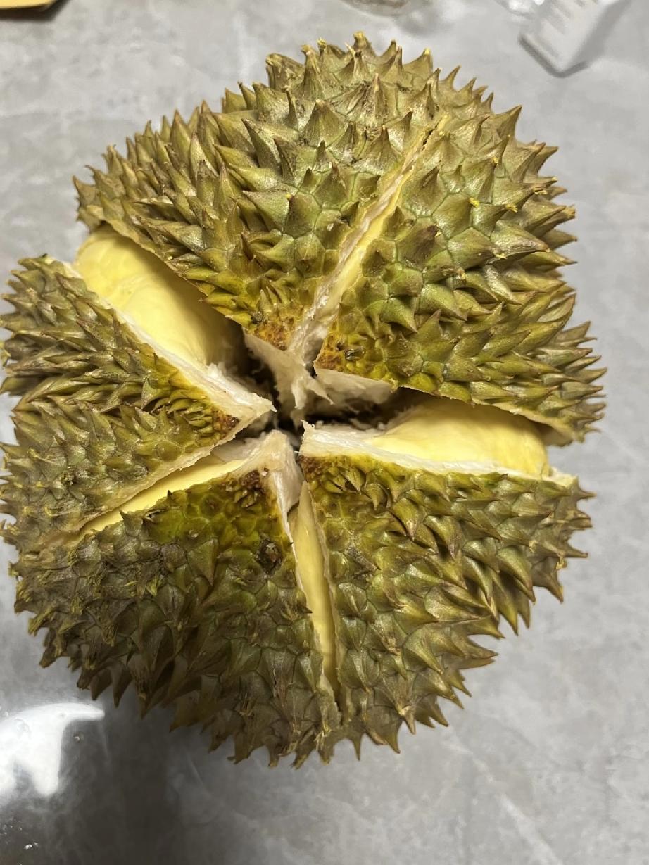 终于弄明白了，榴莲为什么突然大降价，不是没人吃了，而是货实在太多了，根本抢不