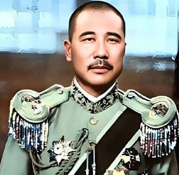 1926年，张宗昌准备处决一个逃兵，写手令时“毙”字不会写，就想改成打200军棍