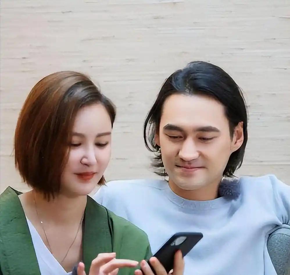 张歆艺：我真的觉得我和袁弘有了孩子之后，才觉得是一家人。我现在没谈恋爱的，不劝人