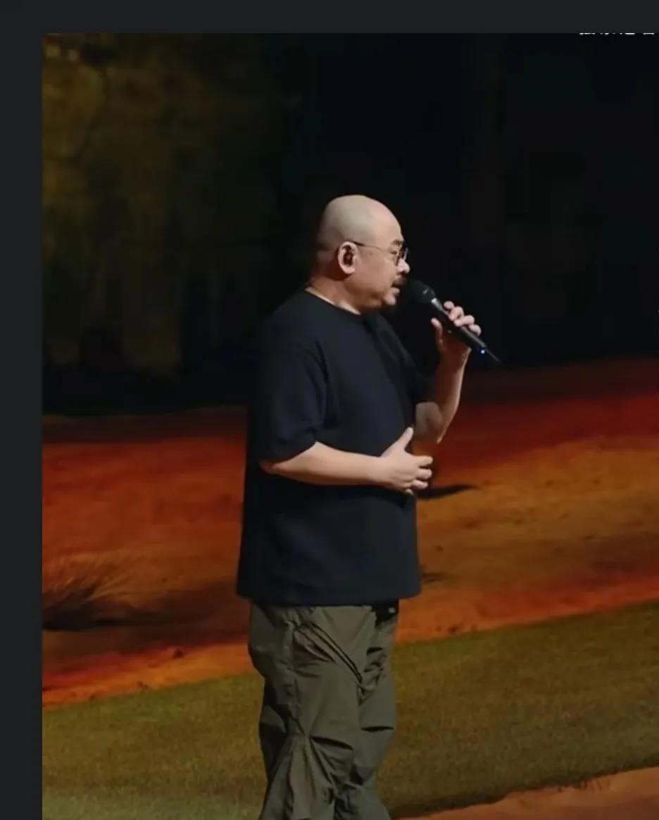 现在刀郎演唱会的一个重要环节便是点名，凡被点到者无不奔走相告欣喜若狂，其幸运程度