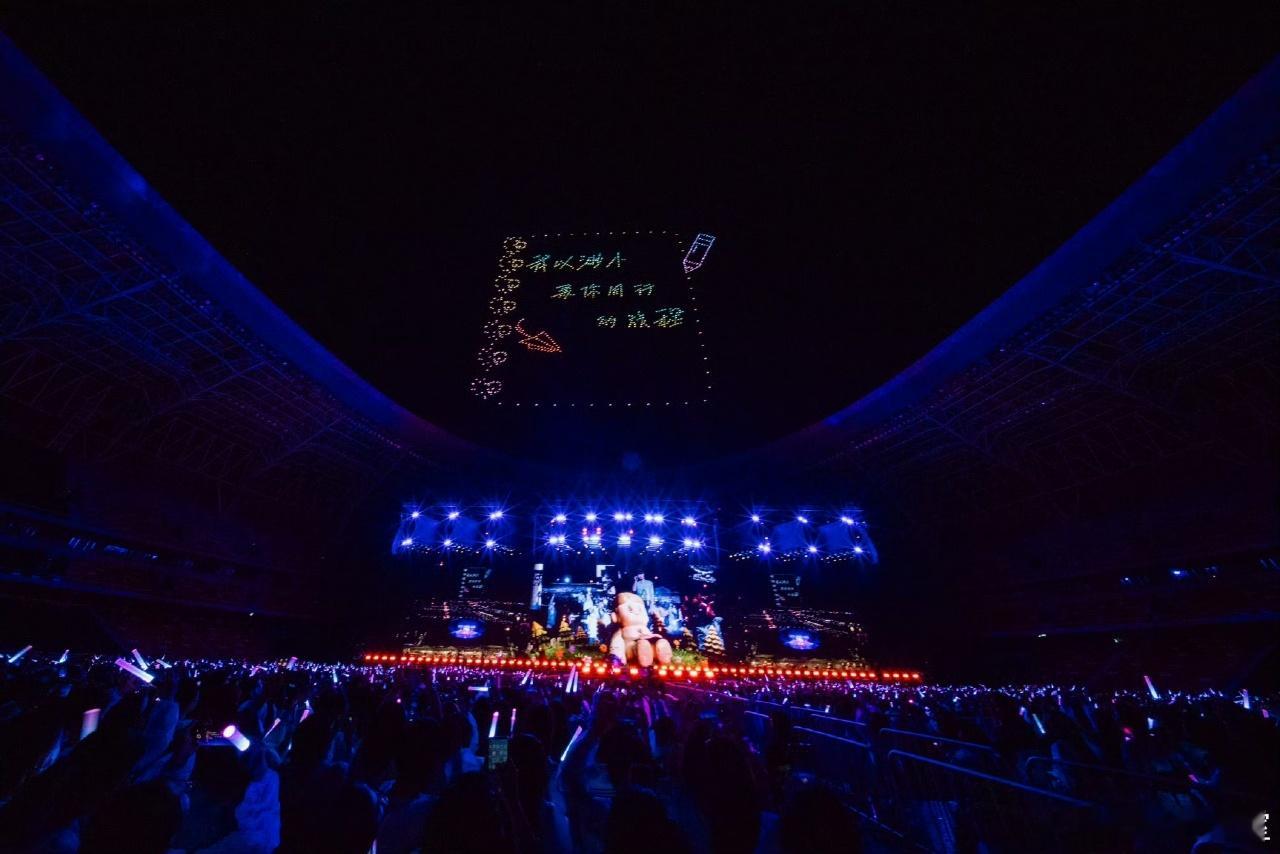 日子和周深过真的不一样谁说演唱会只是听歌？周深把每场演出升级成沉浸式宠爱现场，