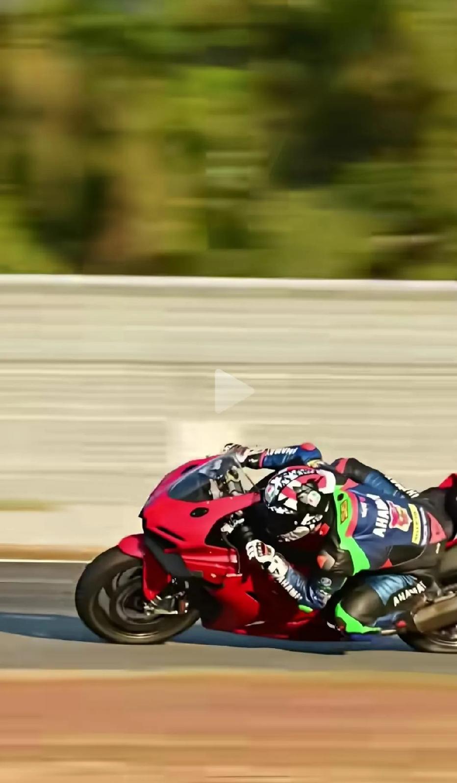 这张雪机车今日是出尽了风头。但是很多人并不知道张雪机车是什么品牌。这走红的背