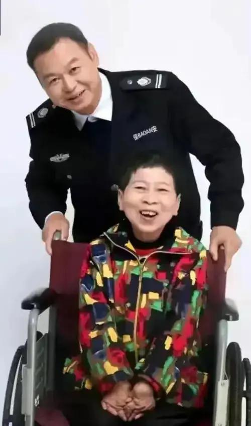 1988年，湖南21岁女孩为了保护老板，奋不顾身与歹徒搏斗，最终被连捅9