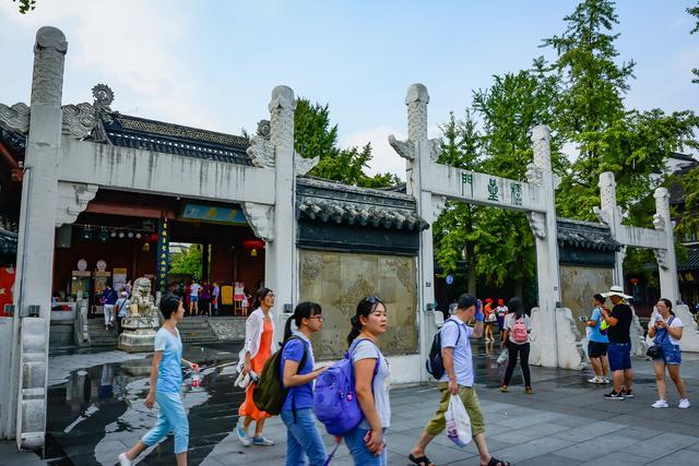 天津人去了唐山和石家庄，实话实说：唐山和石家庄的气质，完全不在一条线上。可以