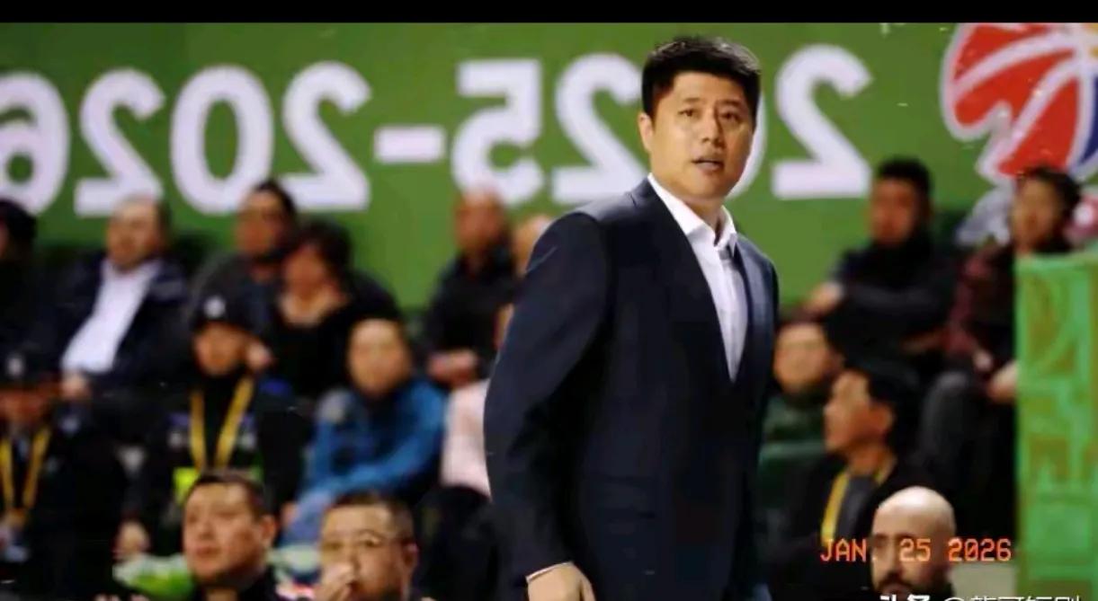 倒霉的潘江，骂了几句裁判，丢了自己的帅印新赛季山西男篮原助理教练布