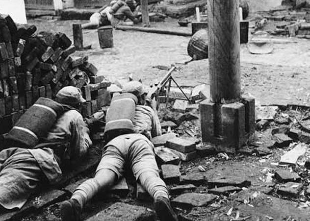 79军王甲本为什么能从滇军变为老蒋黄埔嫡系军队军长呢？说起来你可能不信，王