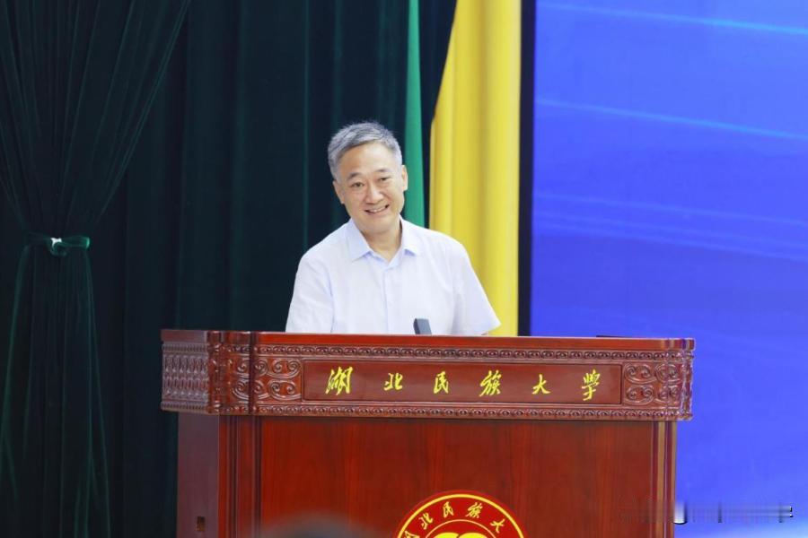 任职近9年！湖北民族大学首任校长顿祖义功成身退湖北民族大学官网近期重磅更新，