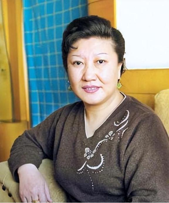 2005年，高秀敏突发疾病去世，留下了长春、北京、珠海的七套房子和巨额的存款。长