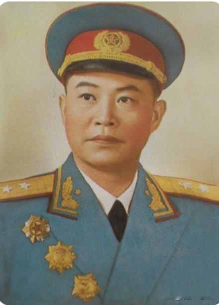 1955年，他被授予中将。22岁任红二军团4师12团前卫团团长。31岁任八路军1