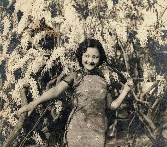 1961年，58岁的马步芳对18岁的五姨太说：“把你妈妈和两个妹妹叫来伺候我！”