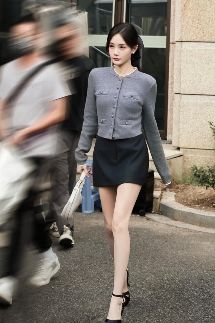 李一桐，美人余上班路透，余梦的新皮肤真好看。