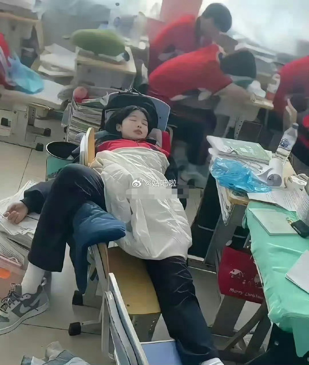 终于明白高中班主任说的那句:“十七八岁的女孩子不用化妆，怎样都是漂亮的”是什么意