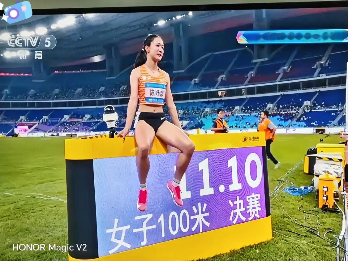 11秒10！小孩姐陈妤颉太炸了！全运会百米夺冠，破青年纪录还拿下今年国内最佳！