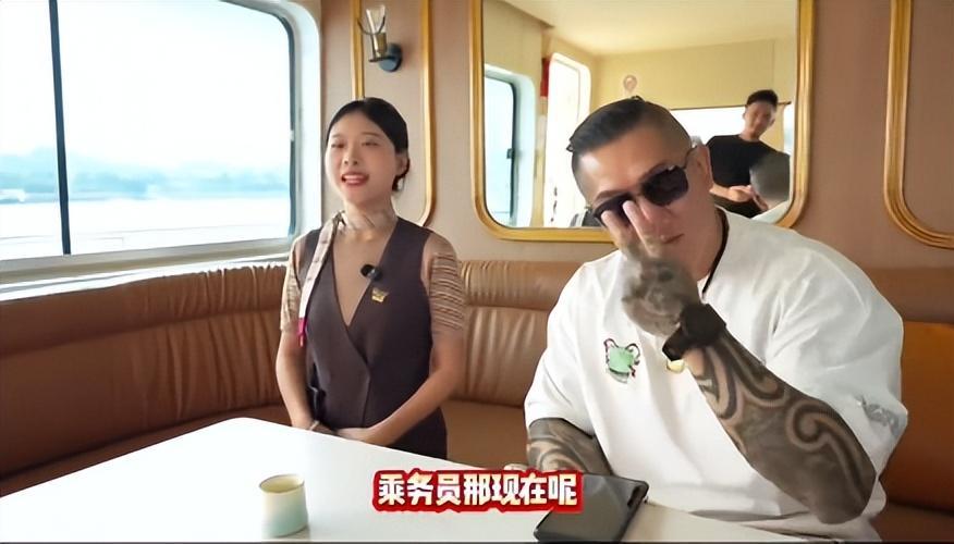 为风口浪尖的鼓浪屿乘务员说句公道话！我给厦门文旅梳理下思路，解决下当下的舆论