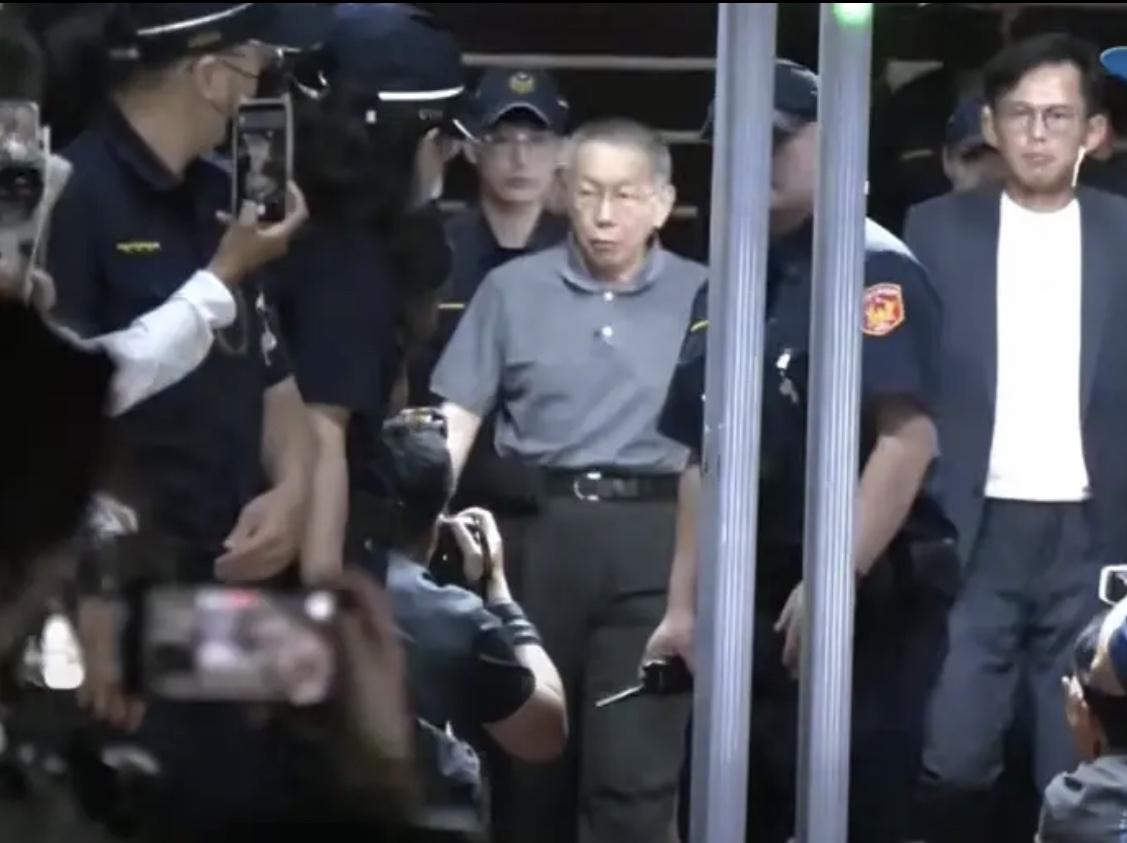 黄国昌怒吼“打脸北检”！柯文哲交保裁定藏玄机，司法博弈才刚开始？台北地院刚裁定柯
