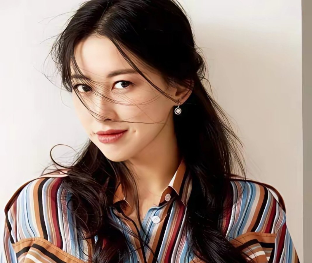 王丽坤跟朱珠两位女神，谁更符合你的审美。