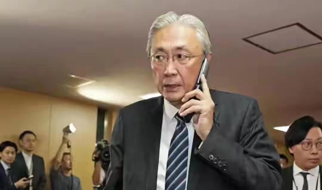 第三波反制落地！高市心腹被锁死：禁止入境+冻结全部资产，红线碰一次罚一次忍