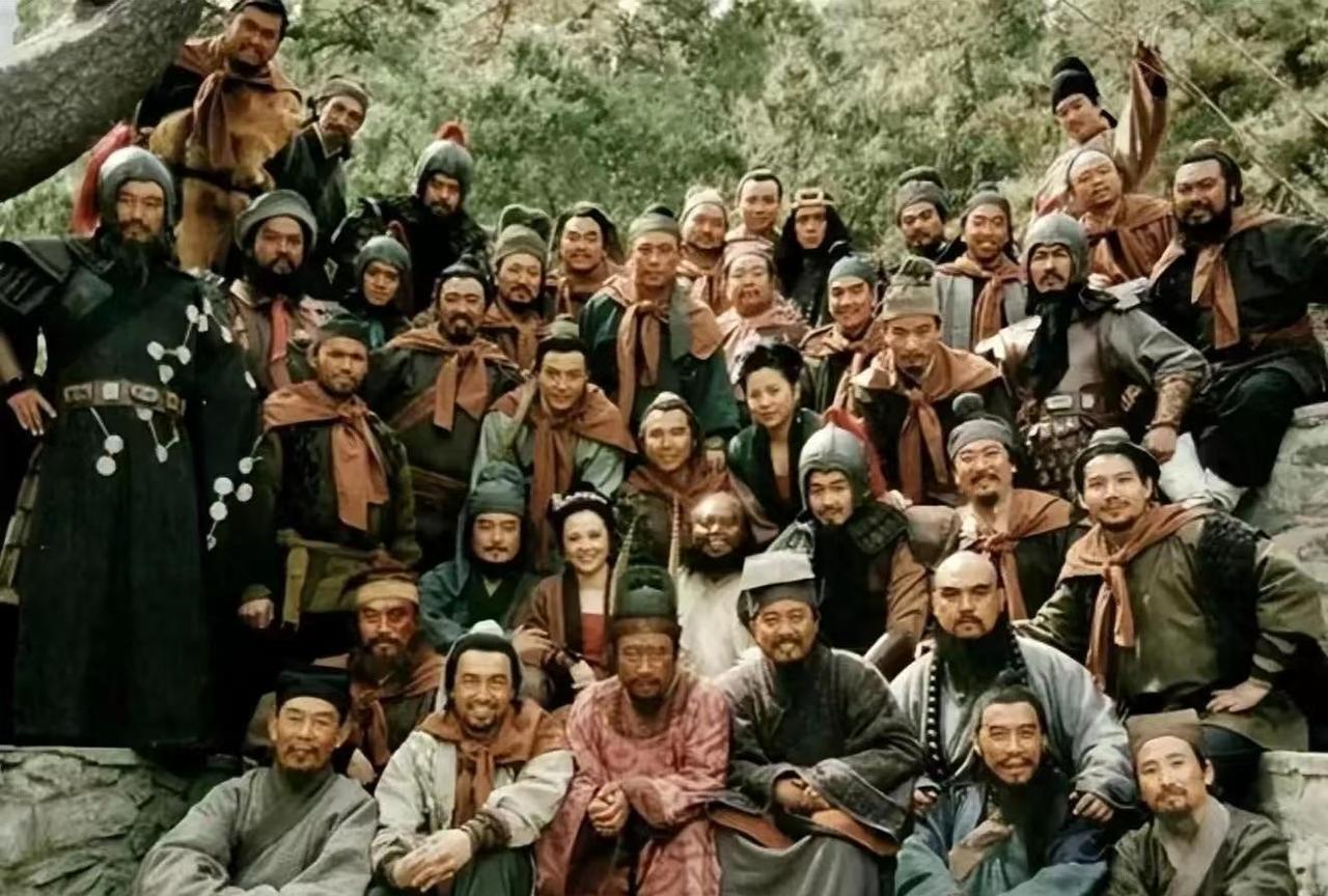 《水浒传》梁山好汉前期无敌，为何到了征方腊时一下子死了这么多。方腊集团不可能比辽