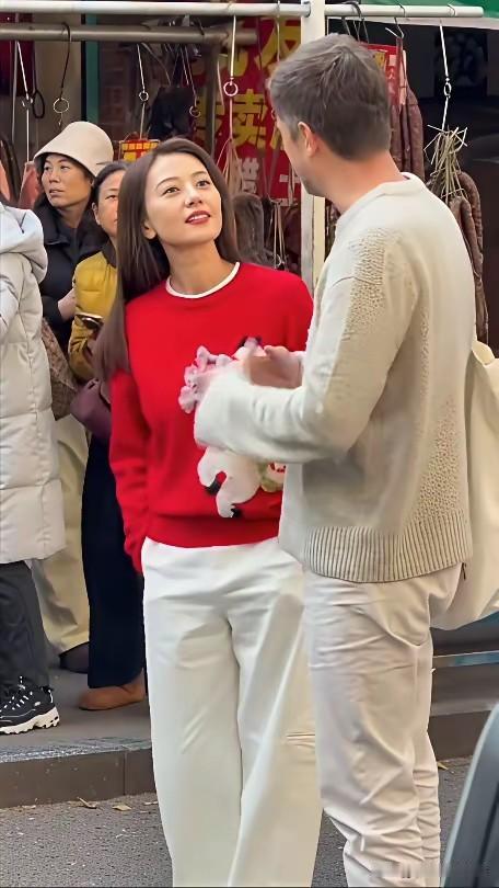 高圆圆让人知道了综艺节目也有替身。光替就是现场机器调整位置，你是代表那个人站那