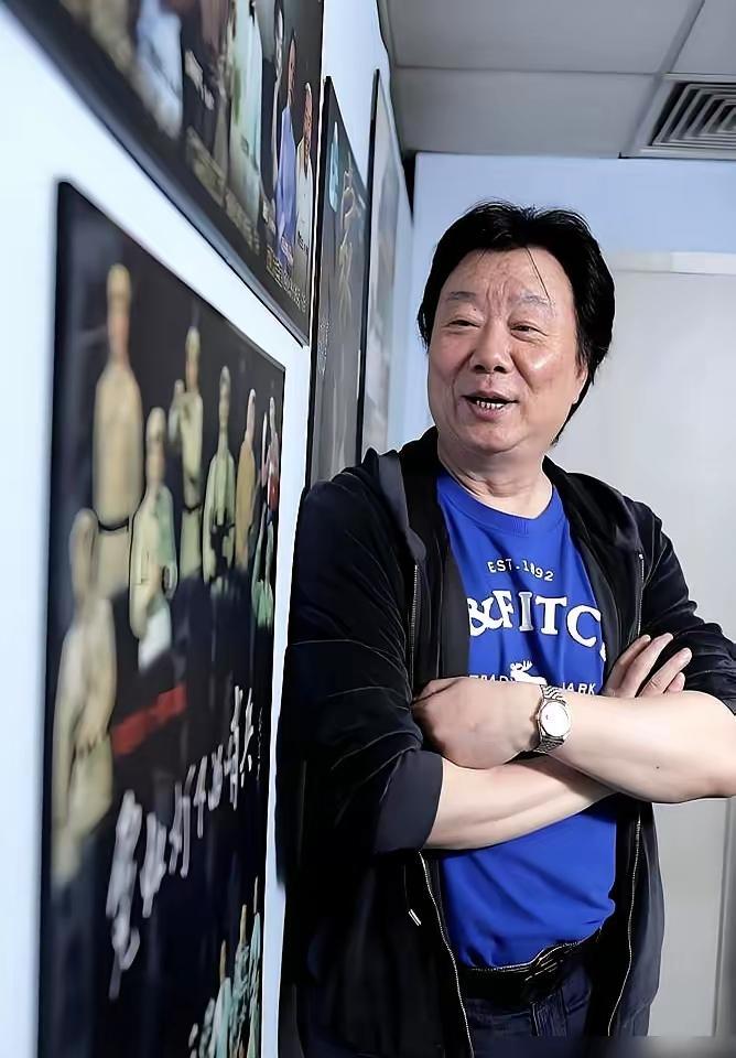 曹可凡大老远飞到澳洲，就为了给叶惠贤鞠个躬。一声“前辈”，把那些争“一哥”的传