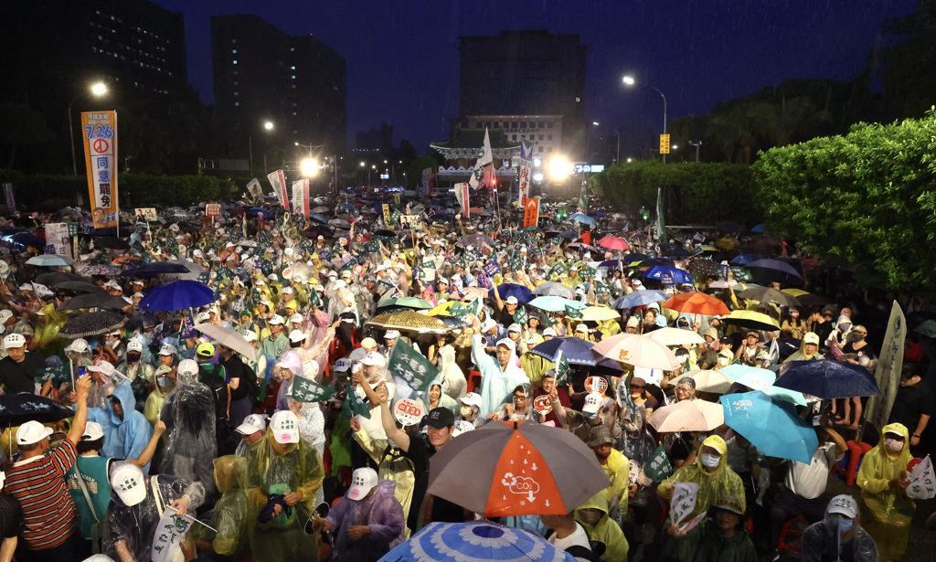 黄伪汉果然是民进党的化妆师。国民党24席立委及新竹市长高虹安罢免案将于26日进