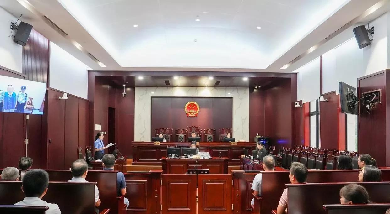 司法教育医疗如果腐败就等于动了国家的根基！来源:逍遥论经当法院判决书成了明码