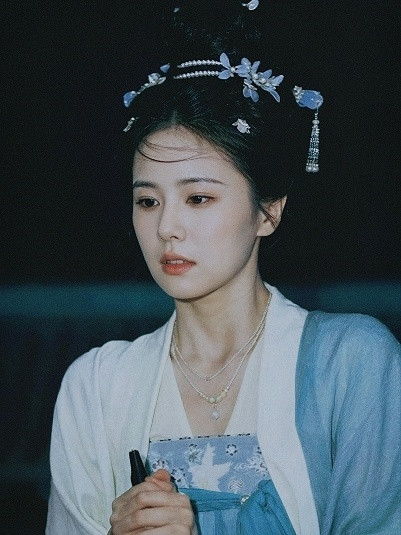 我一想到，白鹿演的叶璃嫁进来后，帮嫂子帮侄子帮丈夫治腿。最后竟还要被凶，我就生气