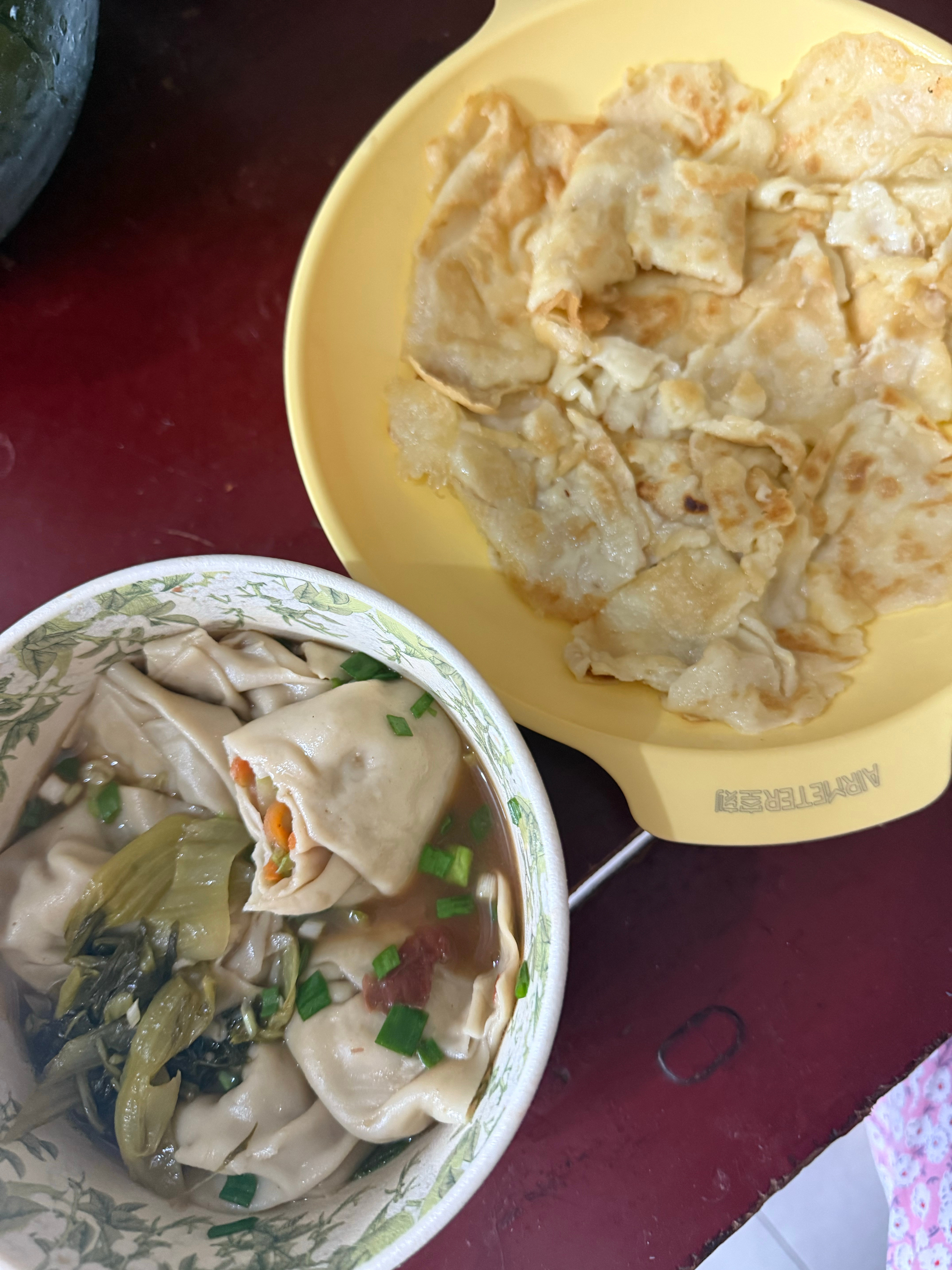 每天吃的都是自己家种的小麦面粉做的各种面食都太好吃了[大笑]我小时候一点都不爱吃面食以前我妹还说山东