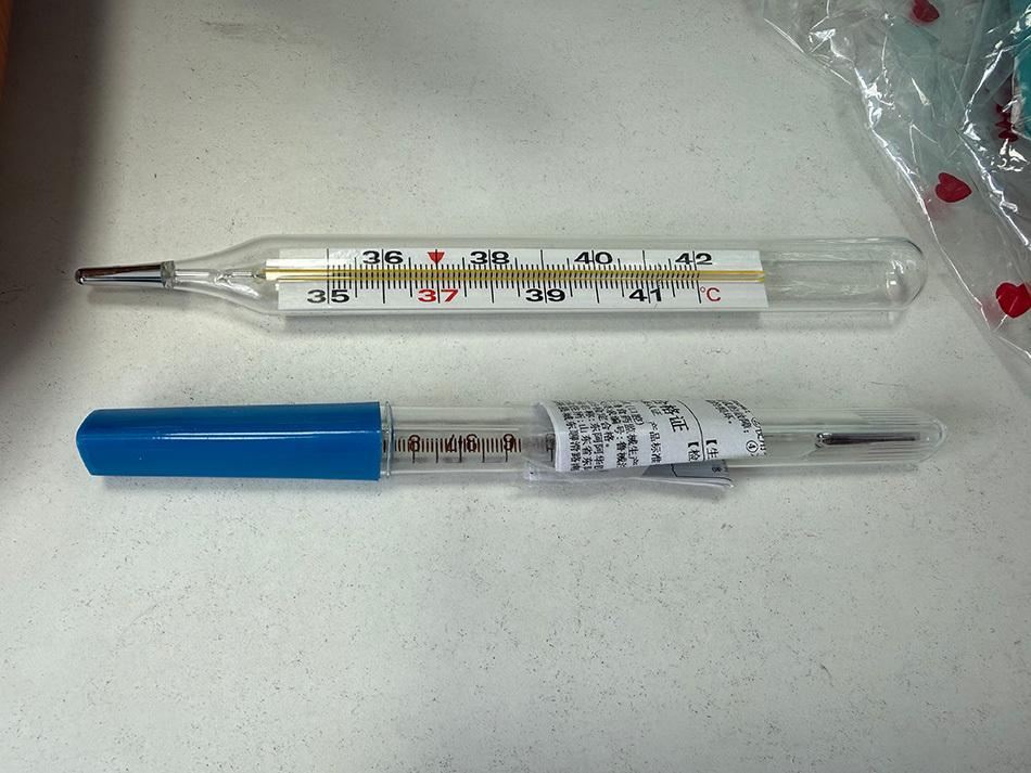 水银体温计明年停产！上海药店供货充足，医生却劝别囤“水银体温计要绝版了”的