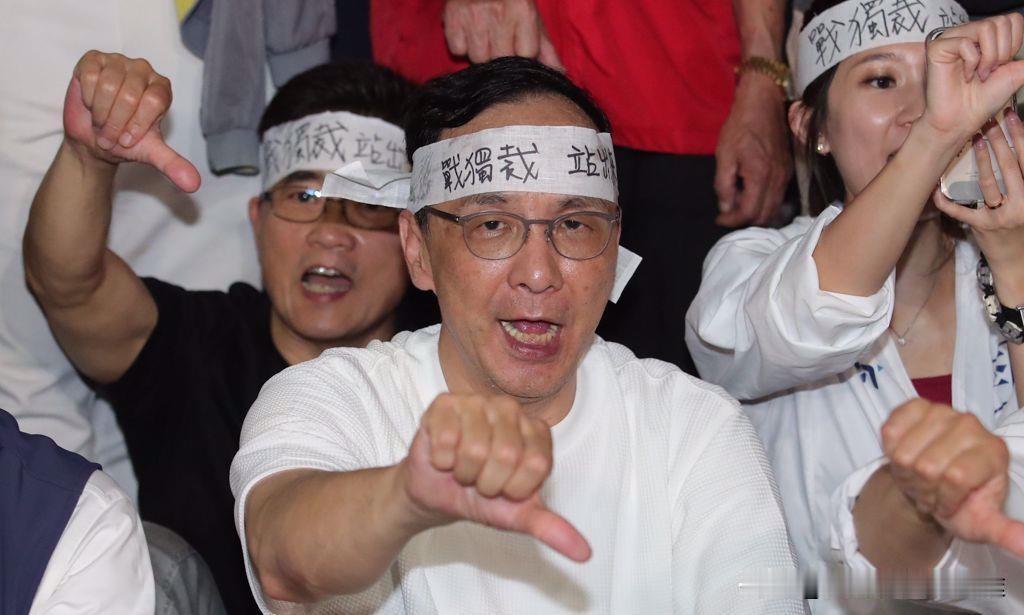 台湾光复节为何被绿营抹黑？朱立伦一语道破真相！大家好，我是巡城马观察。最近